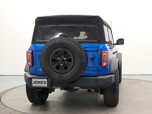 VELOCITY BLUE METALLIC 2023 Ford Bronco Wildtrak