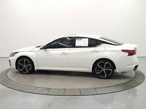 2023 Nissan Altima SR FWD