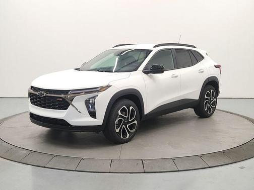 Summit White 2026 Chevrolet Trax FWD 2RS