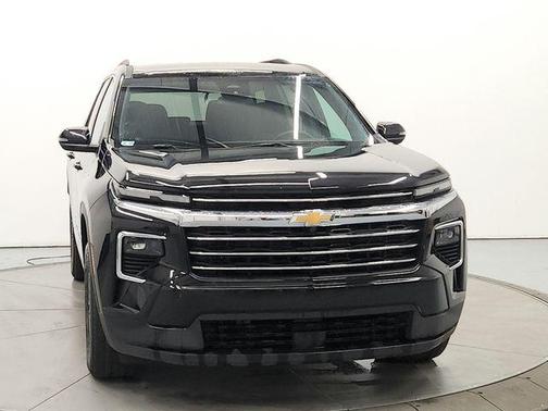 Mosaic Black Metallic 2025 Chevrolet Traverse LT