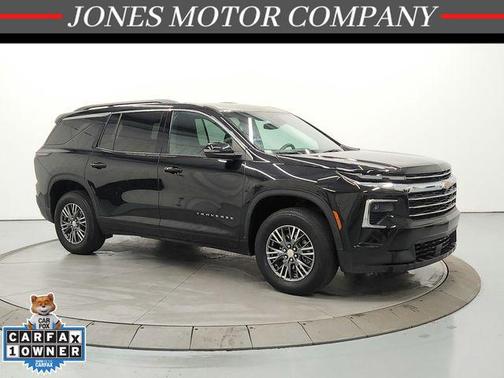 Mosaic Black Metallic 2025 Chevrolet Traverse LT