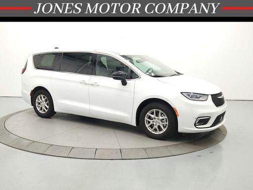 Bright White Clearcoat 2025 Chrysler Pacifica L