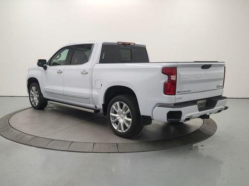 Polar White Tricoat 2026 Chevrolet Silverado 1500 High Country