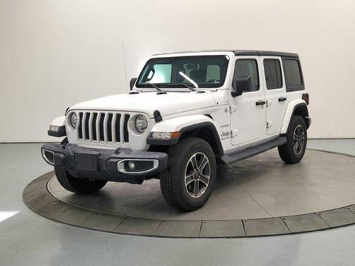 Bright White Clearcoat 2023 Jeep Wrangler 4-Door Sahara 4x4