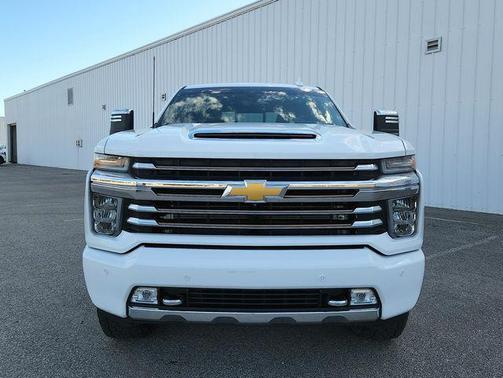 Summit White 2022 Chevrolet Silverado 2500 High Country