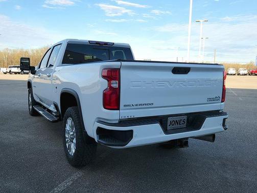 Summit White 2022 Chevrolet Silverado 2500 High Country