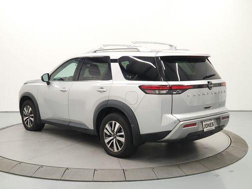 Brilliant Silver Metallic 2022 Nissan Pathfinder SL 4WD