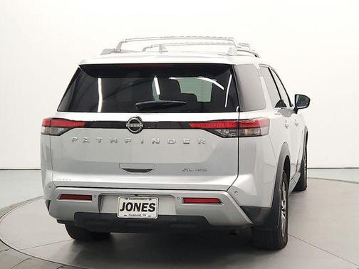 Brilliant Silver Metallic 2022 Nissan Pathfinder SL 4WD