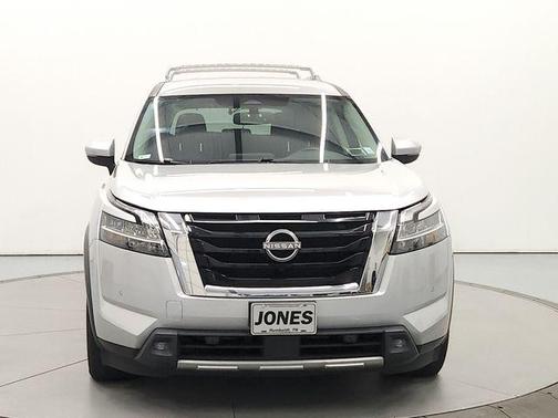 Brilliant Silver Metallic 2022 Nissan Pathfinder SL 4WD