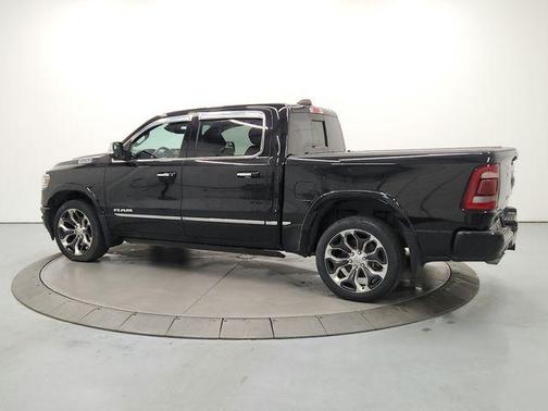 Diamond Black Crystal Pearlcoat 2022 RAM 1500 Limited