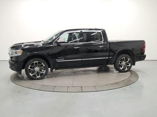 Diamond Black Crystal Pearlcoat 2022 RAM 1500 Limited