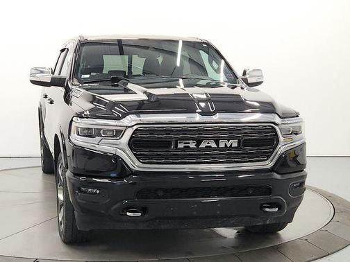 Diamond Black Crystal Pearlcoat 2022 RAM 1500 Limited