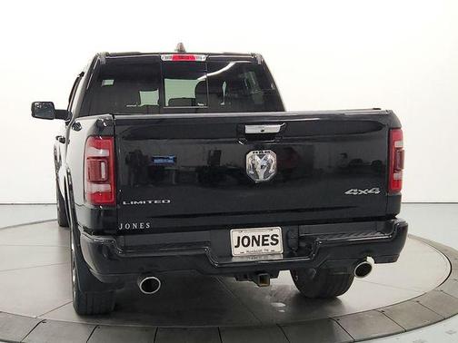Diamond Black Crystal Pearlcoat 2022 RAM 1500 Limited