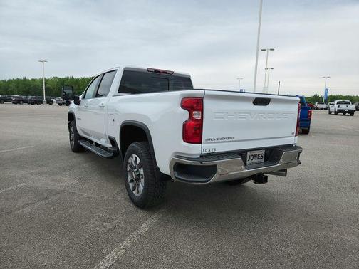 Summit White 2026 Chevrolet Silverado 2500 LT