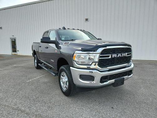 2022 RAM 2500 Tradesman Crew Cab 4x4 6'4' Box