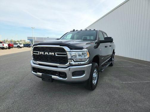 2022 RAM 2500 Tradesman Crew Cab 4x4 6'4' Box