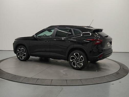 Mosaic Black Metallic 2026 Chevrolet Trax FWD 2RS
