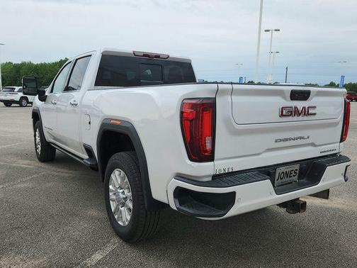 White Frost Tricoat 2022 GMC Sierra 2500 Denali