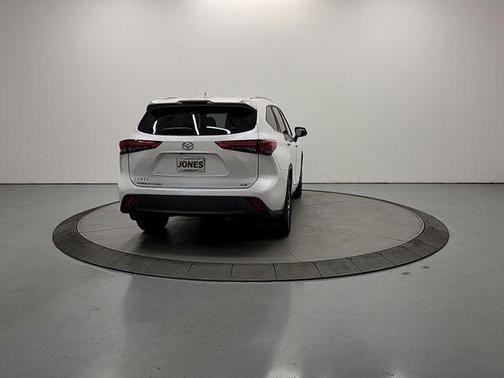 Wind Chill Pearl 2023 Toyota Highlander XLE