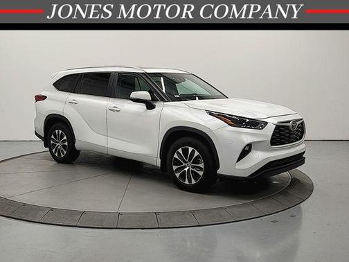 Wind Chill Pearl 2023 Toyota Highlander XLE