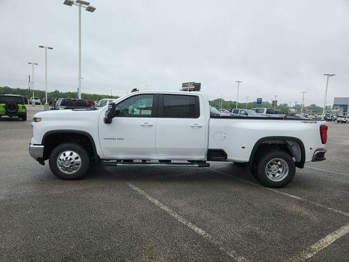 Summit White 2026 Chevrolet Silverado 3500 LT