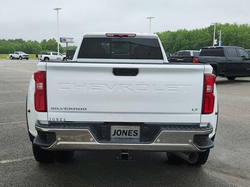 Summit White 2026 Chevrolet Silverado 3500 LT