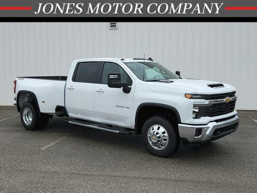Summit White 2026 Chevrolet Silverado 3500 LT