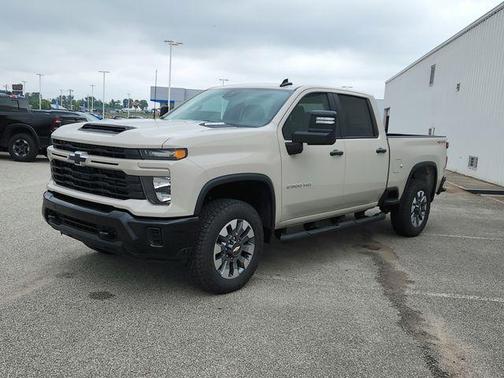 White Sands 2026 Chevrolet Silverado 2500 Custom