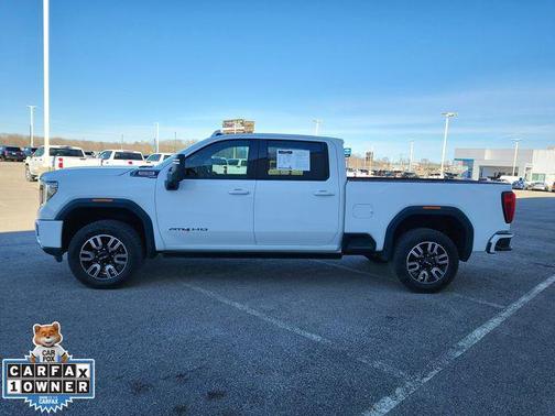 Summit White 2023 GMC Sierra 2500 AT4