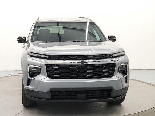 Sterling Gray Metallic 2026 Chevrolet Traverse LT