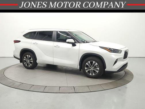 Wind Chill Pearl 2024 Toyota Highlander XLE