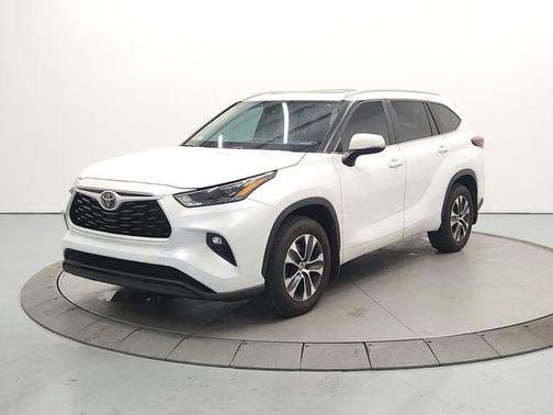 Wind Chill Pearl 2024 Toyota Highlander XLE