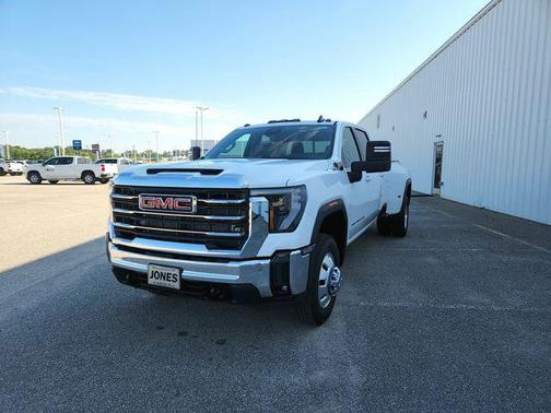 Summit White 2025 GMC Sierra 3500 SLE