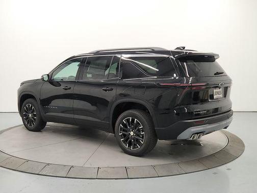 Mosaic Black Metallic 2026 Chevrolet Traverse LT