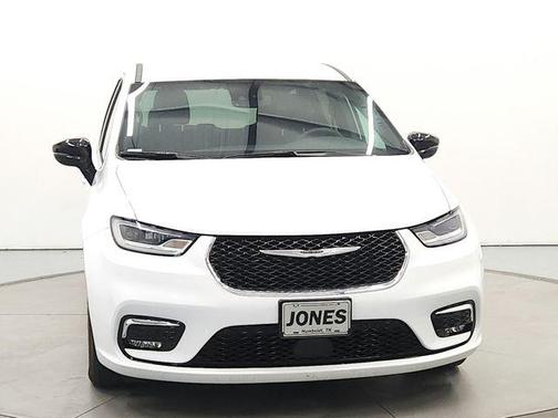 Bright White Clearcoat 2025 Chrysler Pacifica L