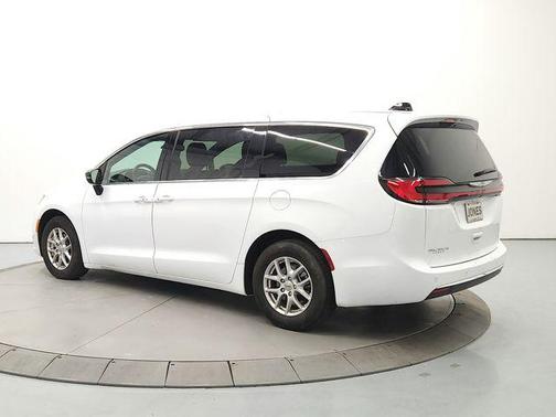 Bright White Clearcoat 2025 Chrysler Pacifica L