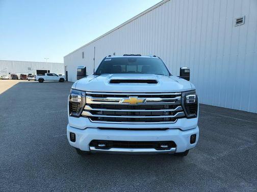 Polar White Tricoat 2026 Chevrolet Silverado 3500 High Country