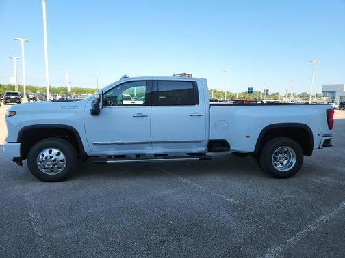 Polar White Tricoat 2026 Chevrolet Silverado 3500 High Country