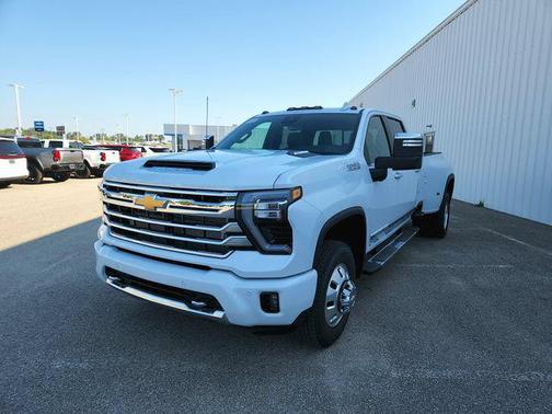 Polar White Tricoat 2026 Chevrolet Silverado 3500 High Country