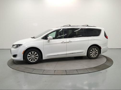 Bright White Clearcoat 2019 Chrysler Pacifica Touring L