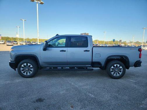 Sterling Gray Metallic 2026 Chevrolet Silverado 2500 Custom