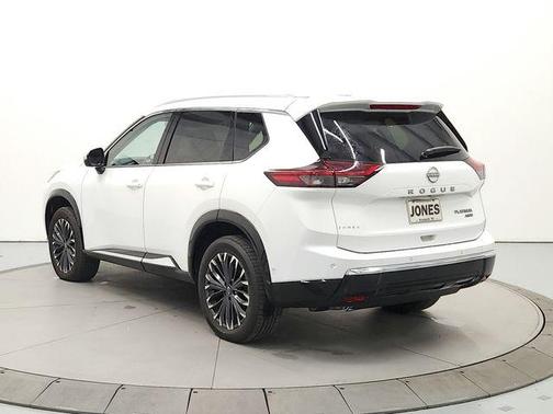 Everest White Pearl Tricoat 2026 Nissan Rogue Platinum