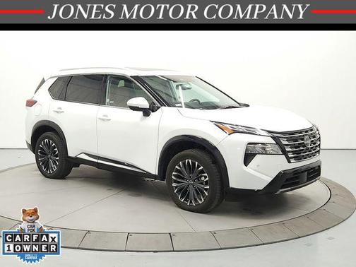 Everest White Pearl Tricoat 2026 Nissan Rogue Platinum
