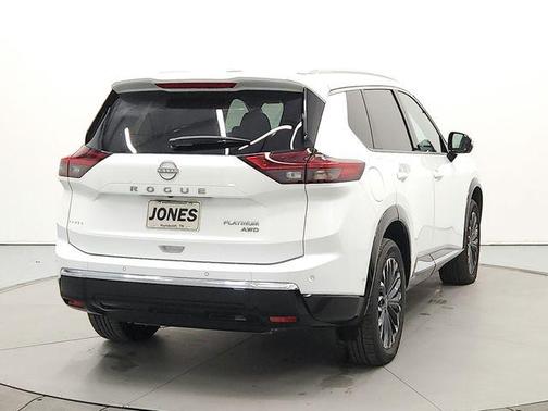 Everest White Pearl Tricoat 2026 Nissan Rogue Platinum