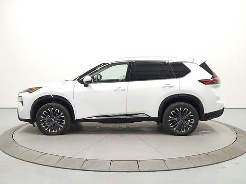 Everest White Pearl Tricoat 2026 Nissan Rogue Platinum