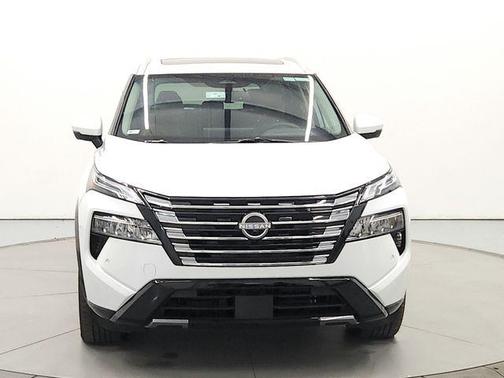 Everest White Pearl Tricoat 2026 Nissan Rogue Platinum