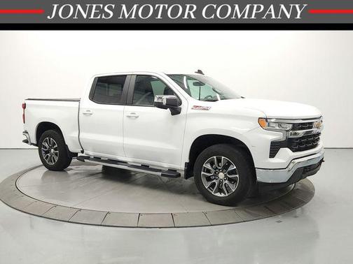 Summit White 2025 Chevrolet Silverado 1500 LT