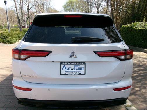2024 Mitsubishi Outlander SE Black Edition w/Pano Roof S-AWC