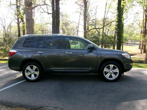 Grey 2010 Toyota Highlander Limited