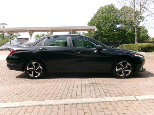 2022 Hyundai ELANTRA Limited